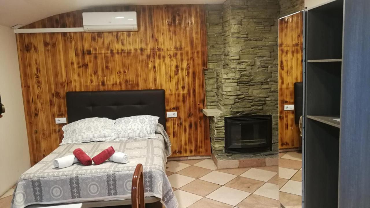 Hostal Escarla Aren Bagian luar foto