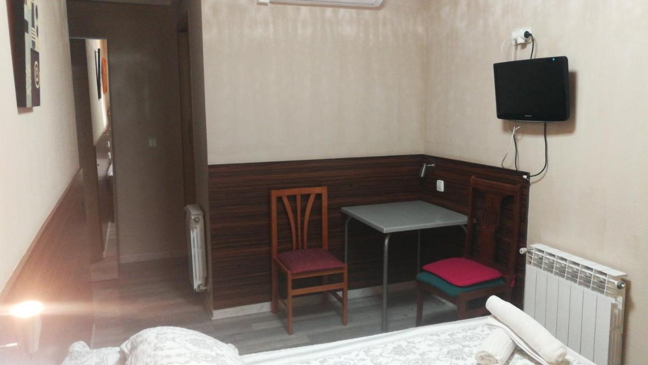 Hostal Escarla Aren Bagian luar foto