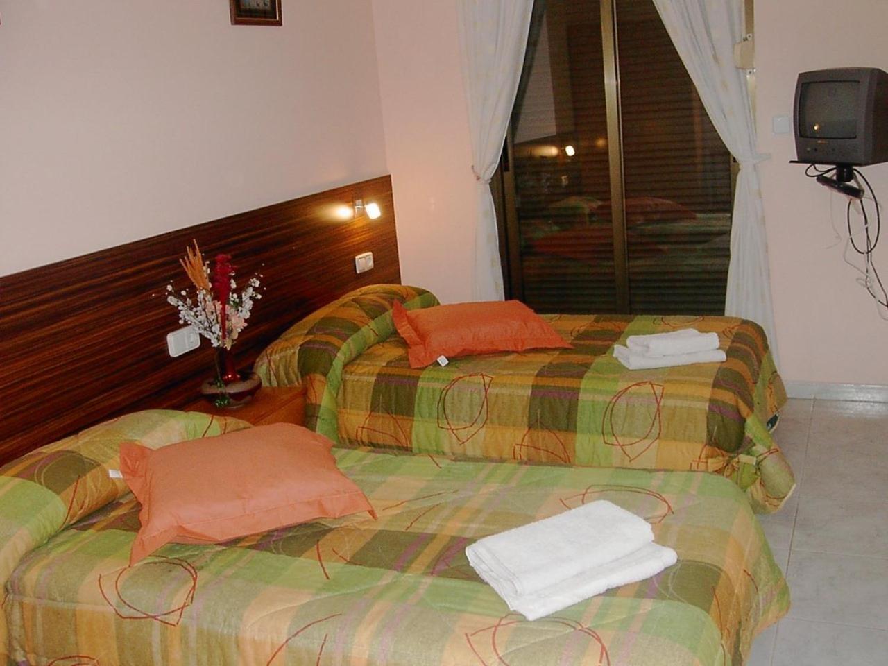 Hostal Escarla Aren Bagian luar foto