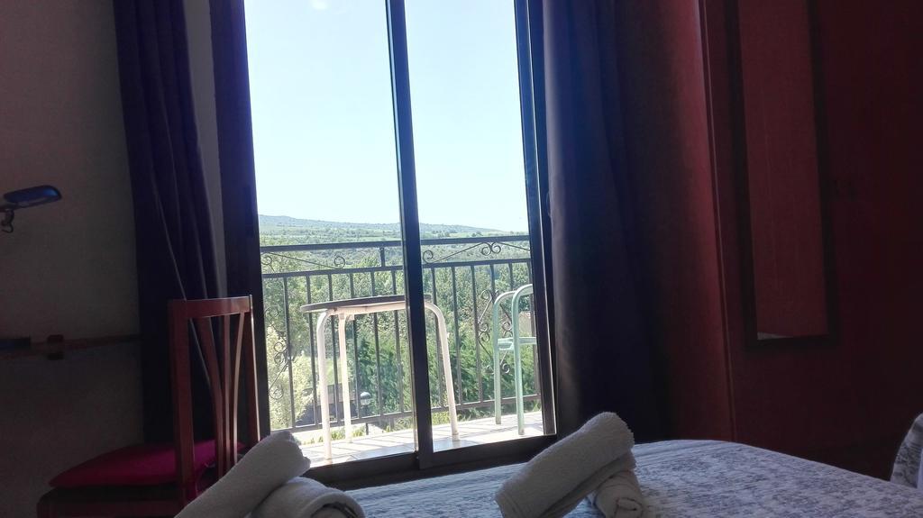 Hostal Escarla Aren Bagian luar foto