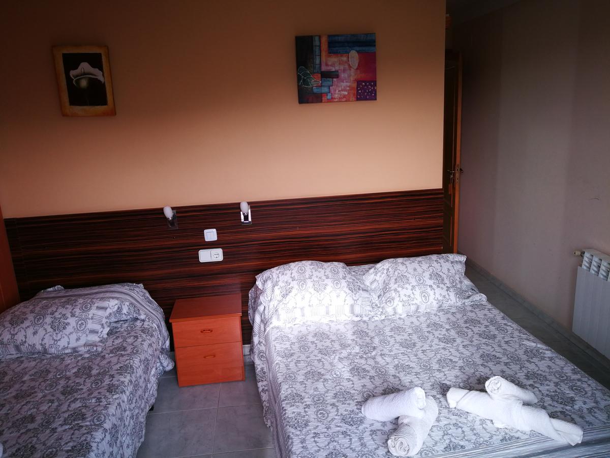 Hostal Escarla Aren Bagian luar foto