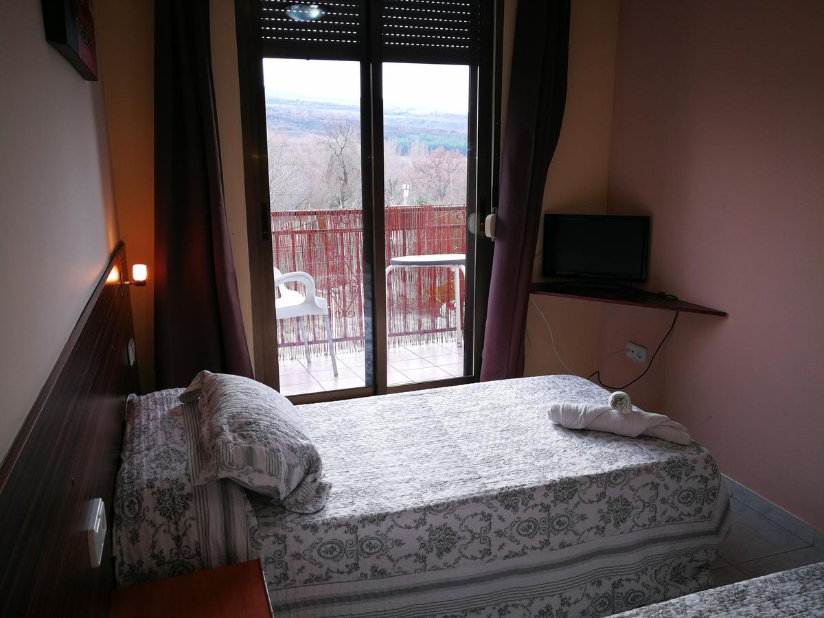 Hostal Escarla Aren Bagian luar foto