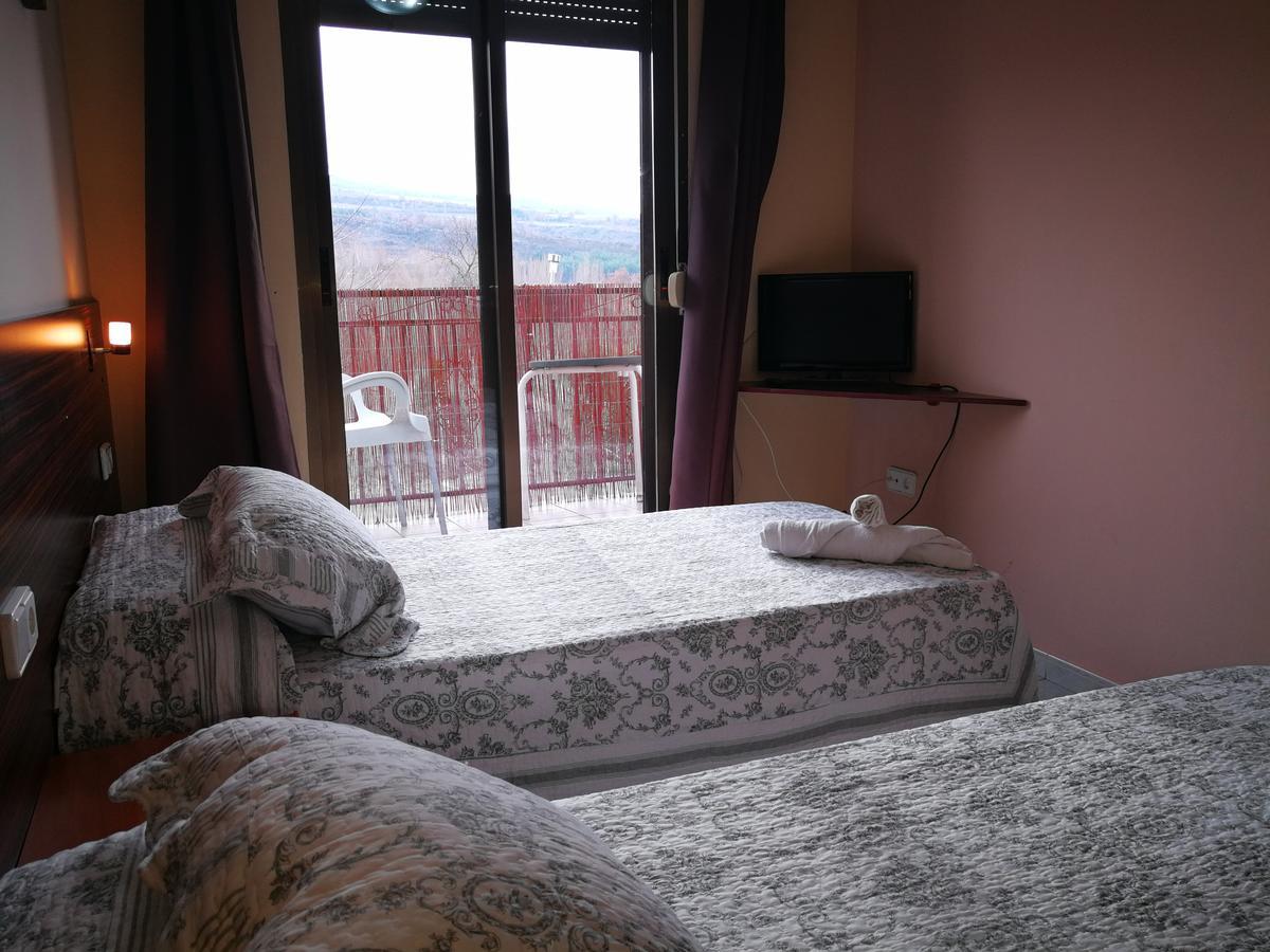 Hostal Escarla Aren Bagian luar foto