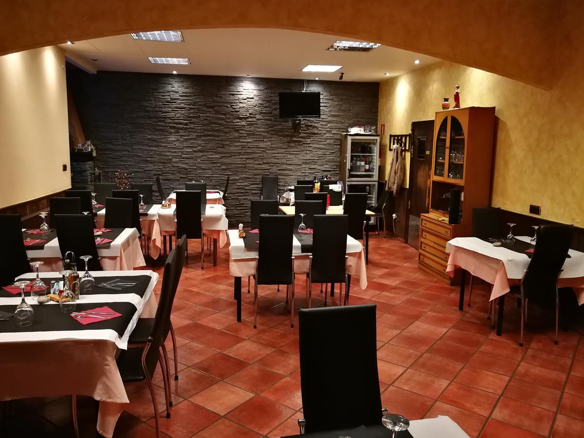 Hostal Escarla Aren Bagian luar foto