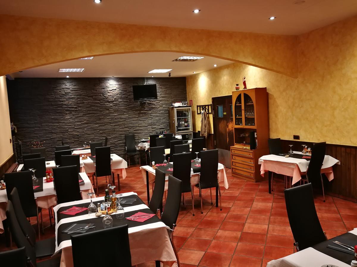 Hostal Escarla Aren Bagian luar foto
