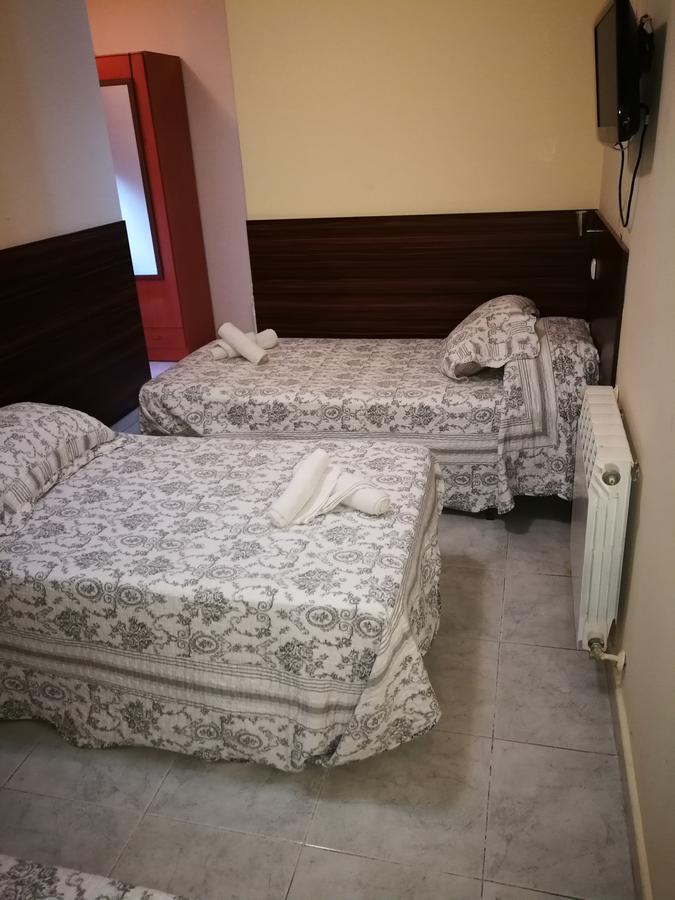 Hostal Escarla Aren Bagian luar foto