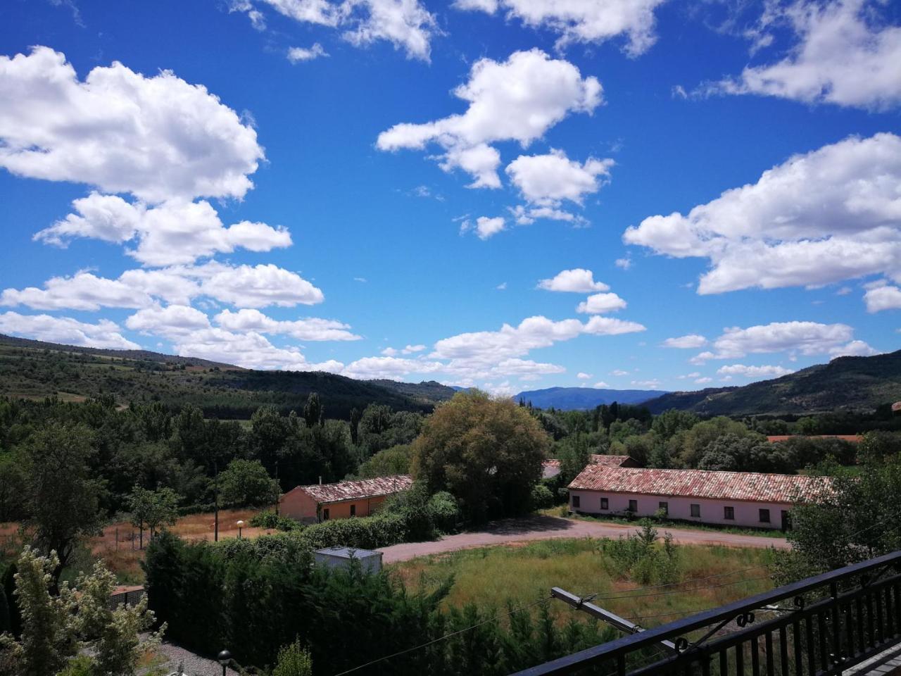 Hostal Escarla Aren Bagian luar foto
